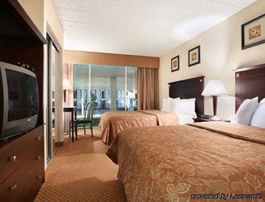 Ramada Moline East Moline Quarto foto